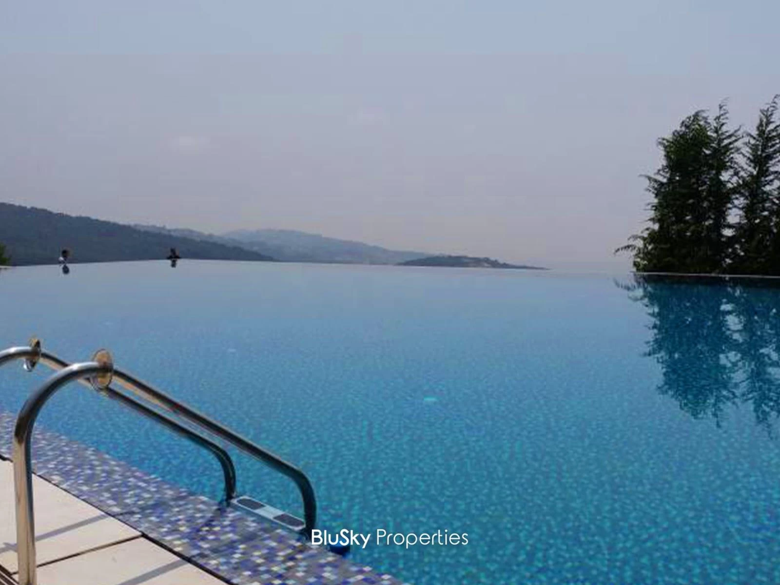 Apartment 140m² Terrace for Sale in Beit Misk