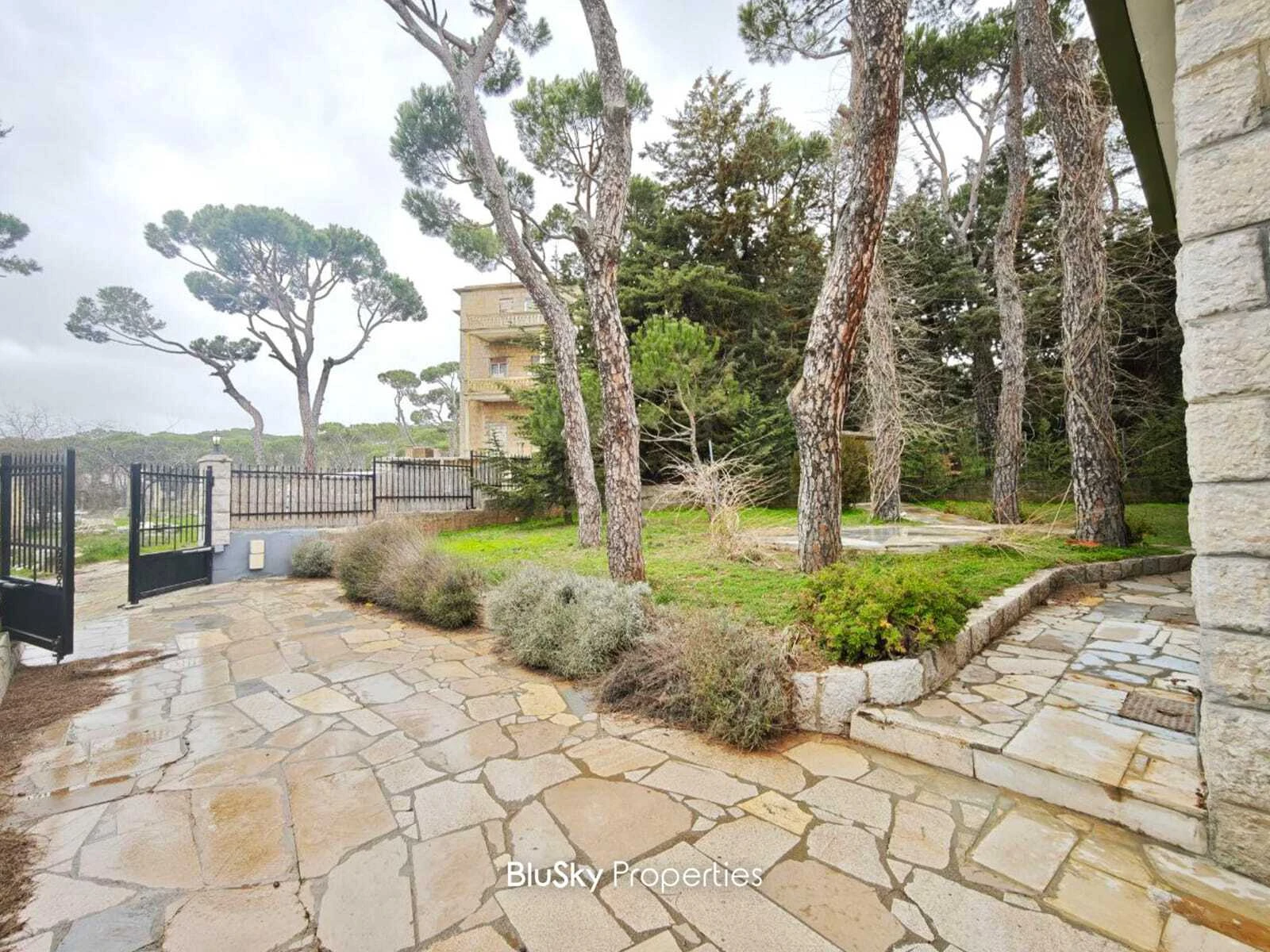 Apartment 150m² with Terrace for Rent in Bolonia — الصورة 1