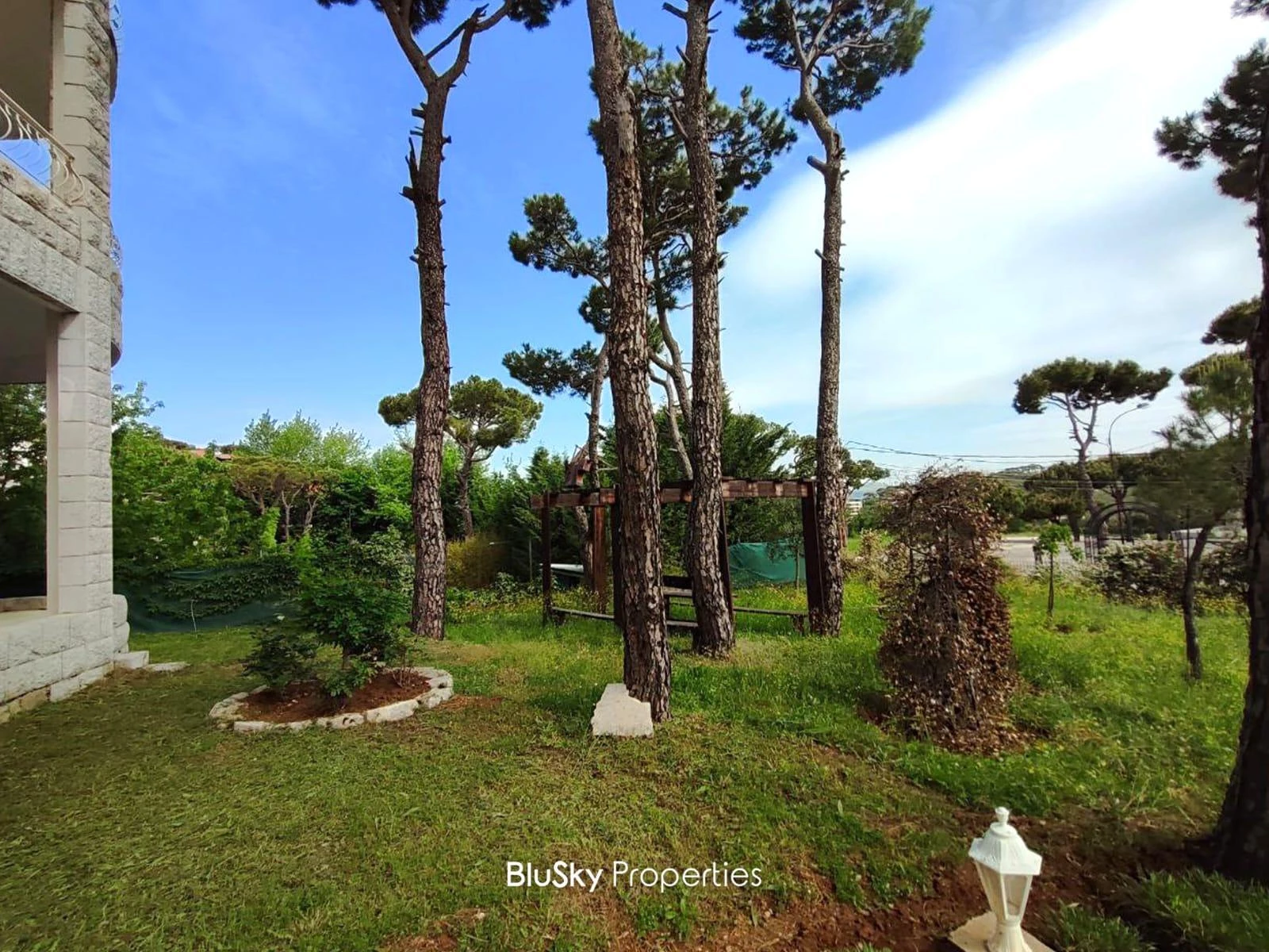 Apartment 280m² Garden for Rent in Bolonia — الصورة 4