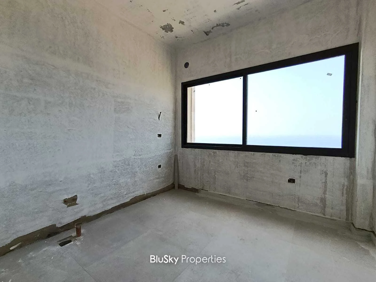 Apartment 105m² Sea View for Sale in Bouar