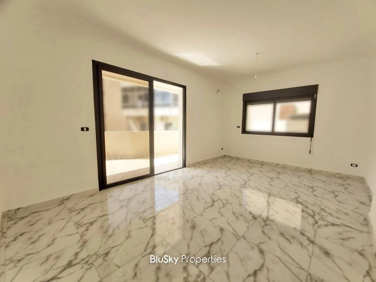 Apartment 110m² Terrace for Sale in Bouar