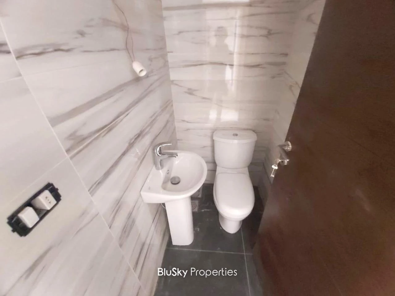 Apartment 110m² Terrace for Sale in Bouar — الصورة 3