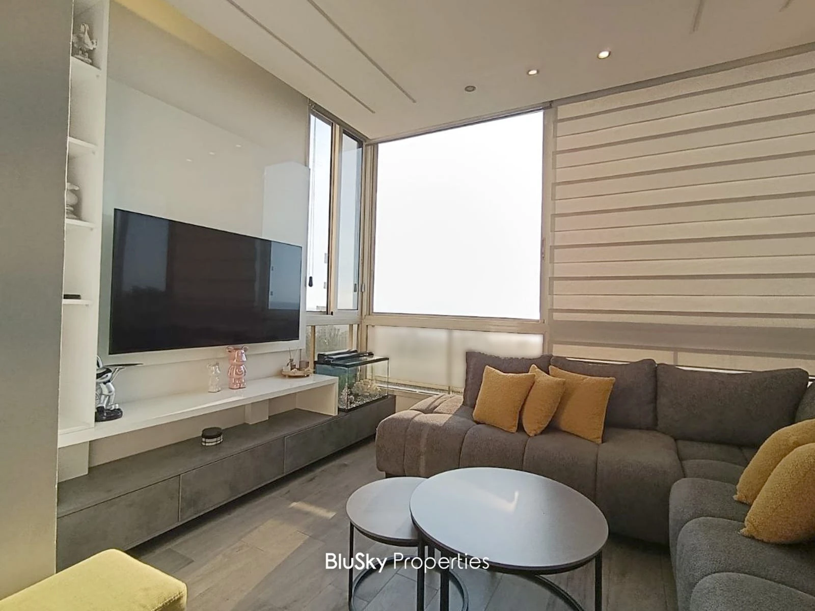 Apartment 120m² with Sea View for Sale in Bouar — الصورة 2