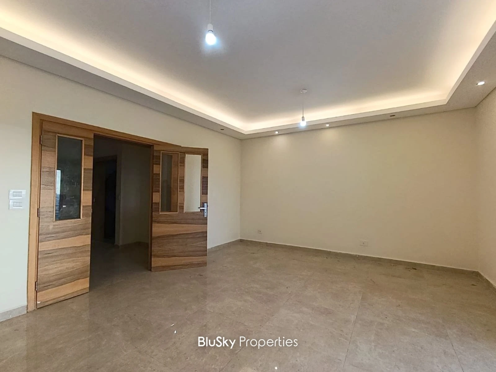 Apartment 130m² with Sea View for Sale in Bouar