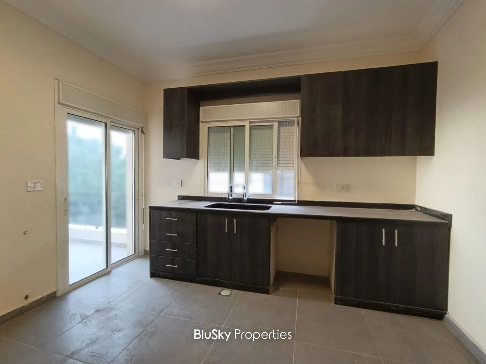 Apartment 130m² with Sea View for Sale in Bouar — الصورة 3