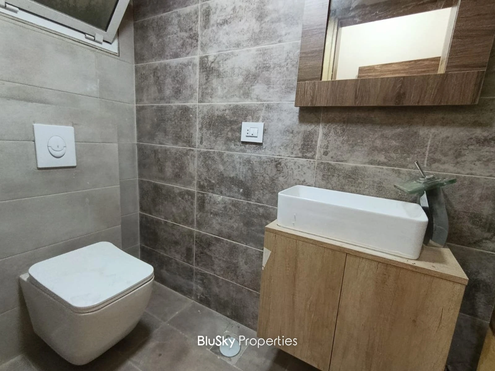Apartment 130m² with Sea View for Sale in Bouar — الصورة 5