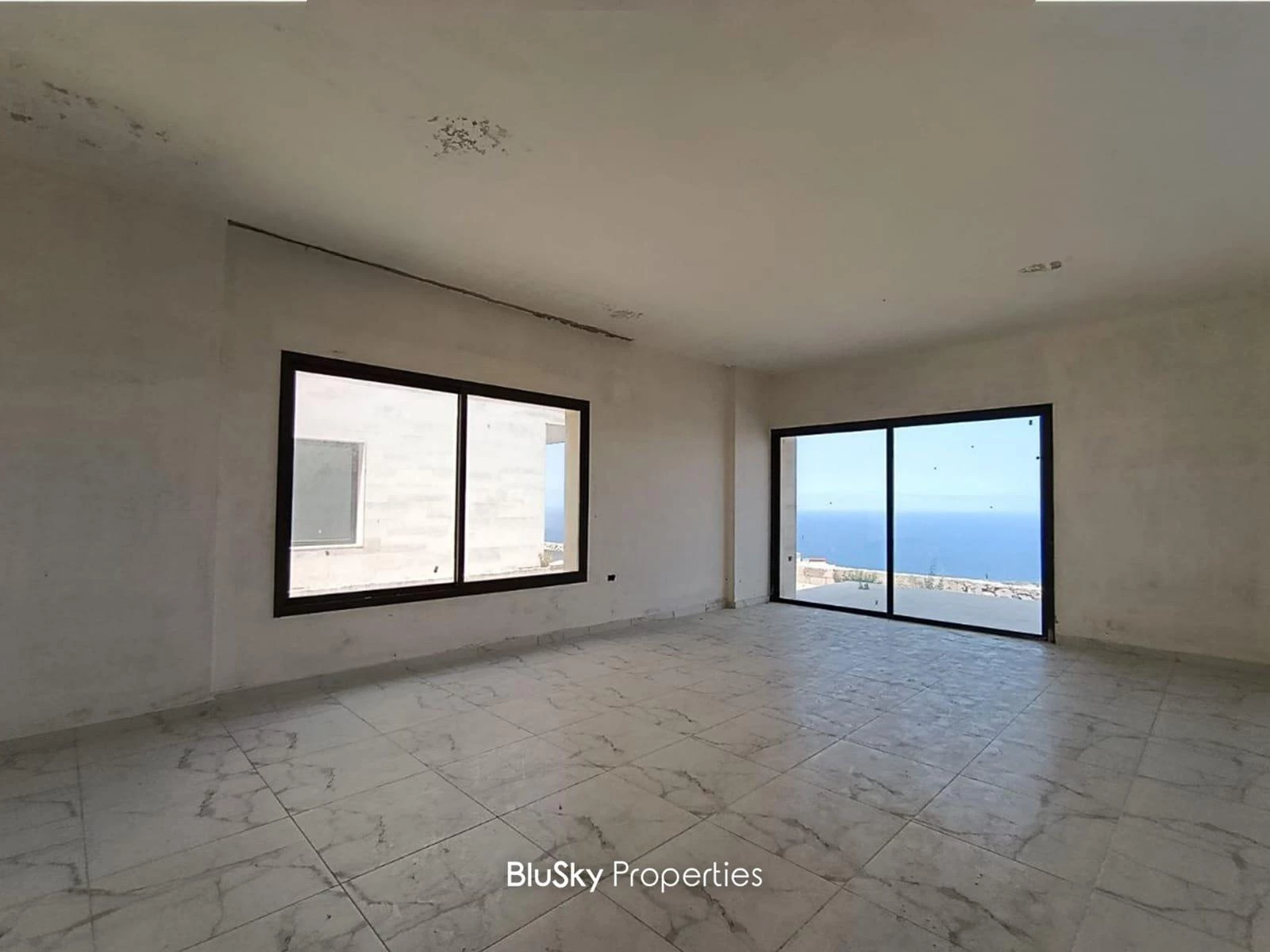 Apartment 145m² Terrace for Sale in Bouar