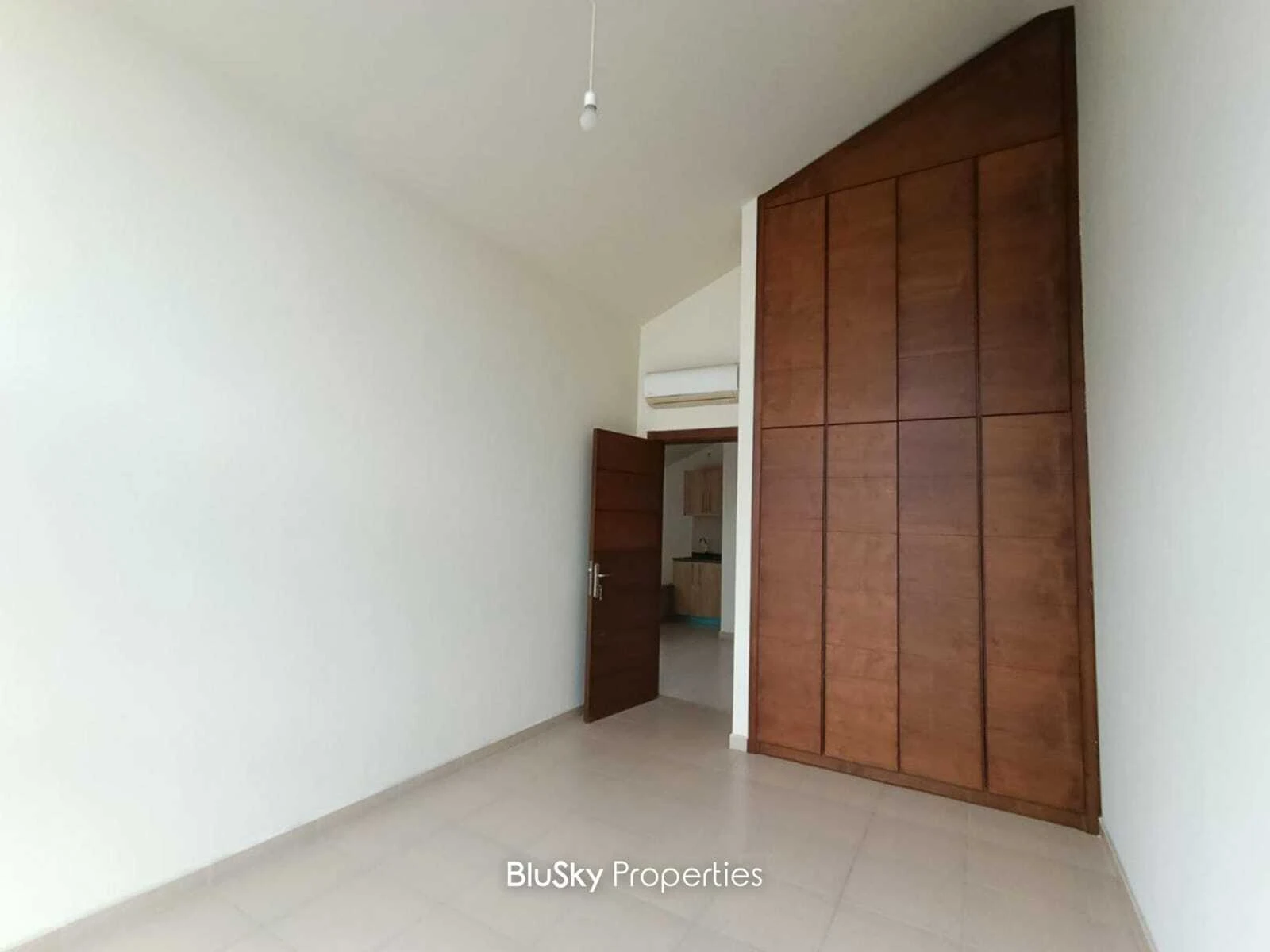 Apartment 155m² Terrace for Sale in Bouar — photo 5