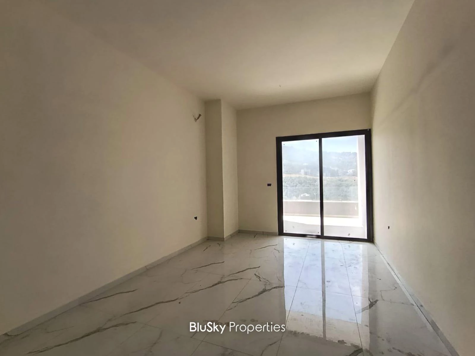 Duplex 160m² Sea View for Sale in Bouar
