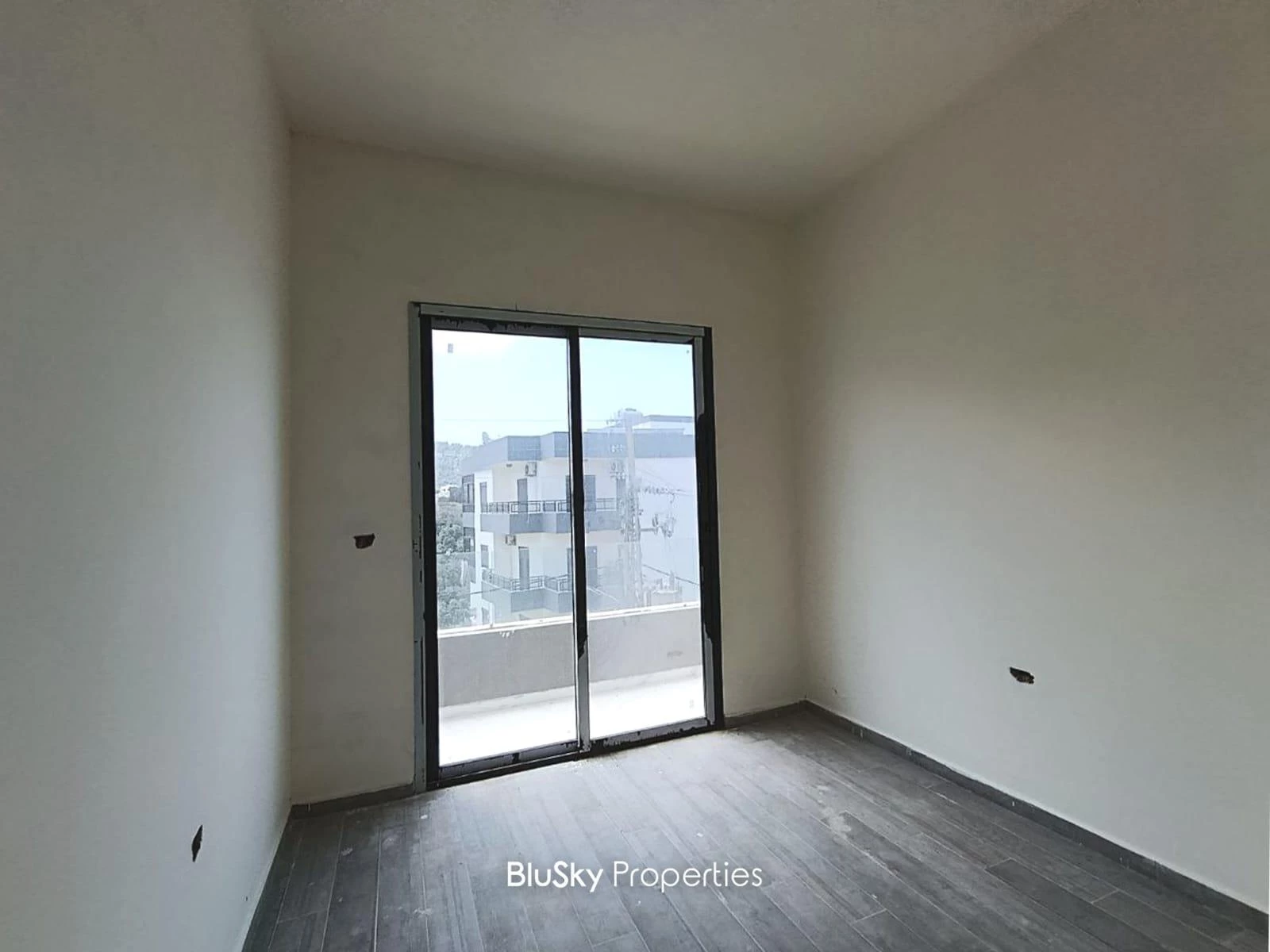 Duplex 160m² Sea View for Sale in Bouar — photo 2