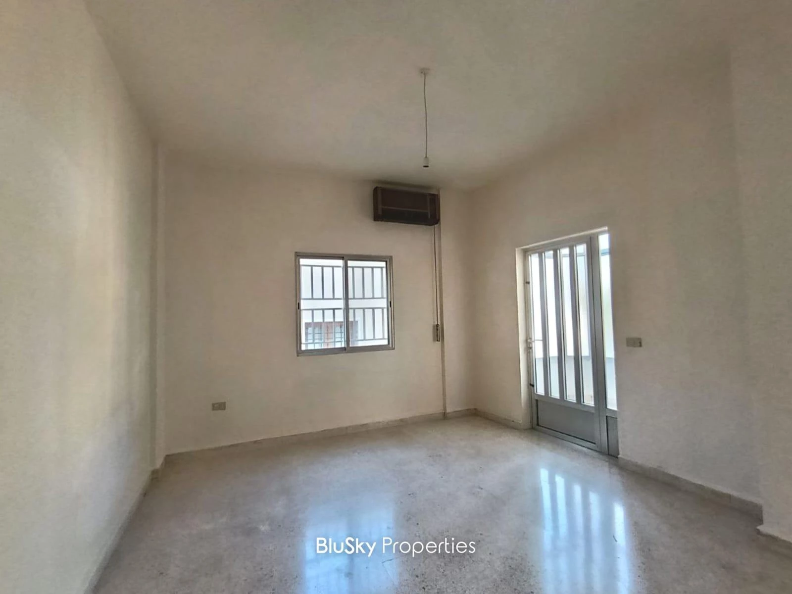 Apartment 200m² for Sale in Bouar — الصورة 2