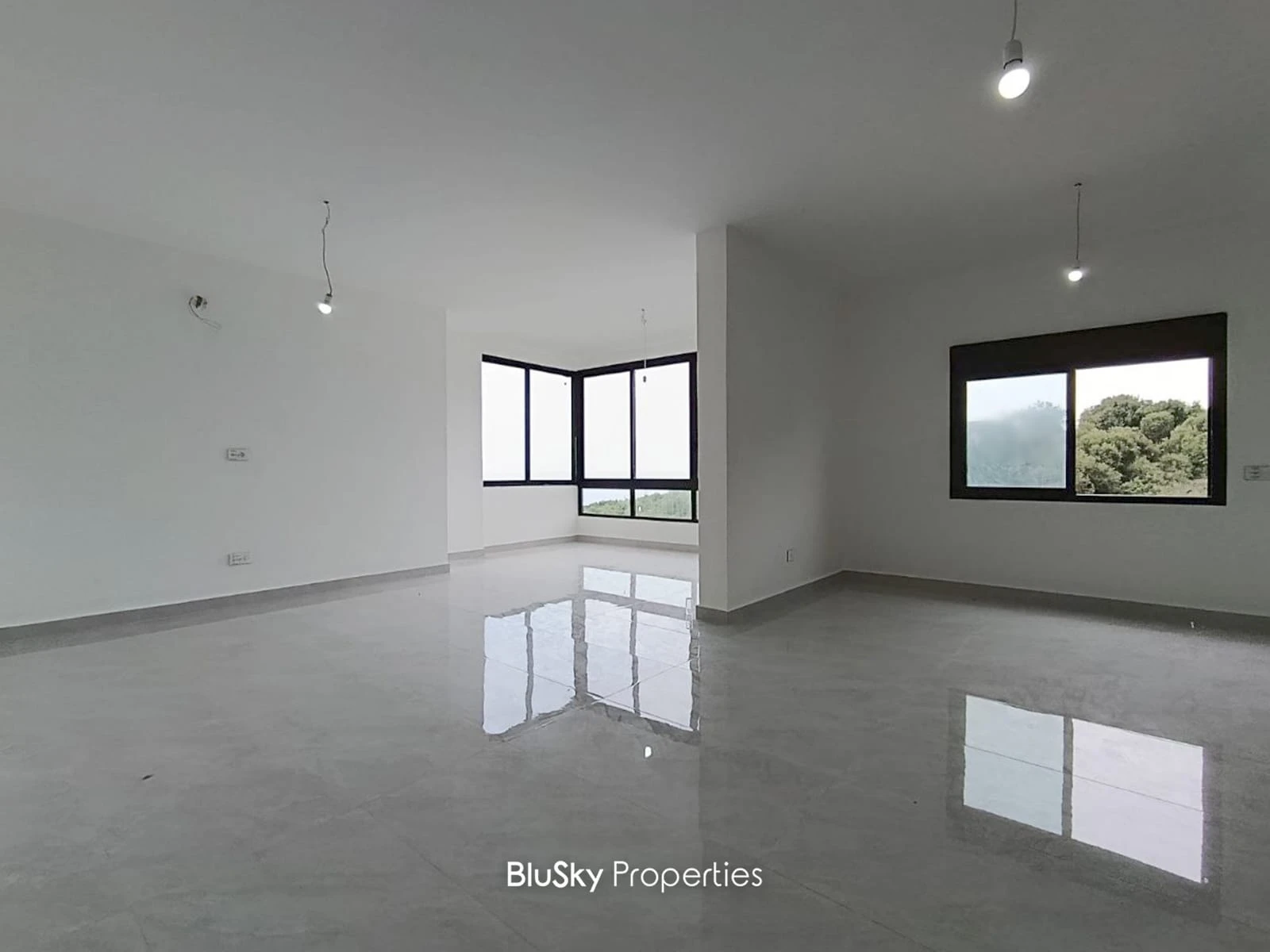 Apartment 225m² with Sea View for Sale in Bouar