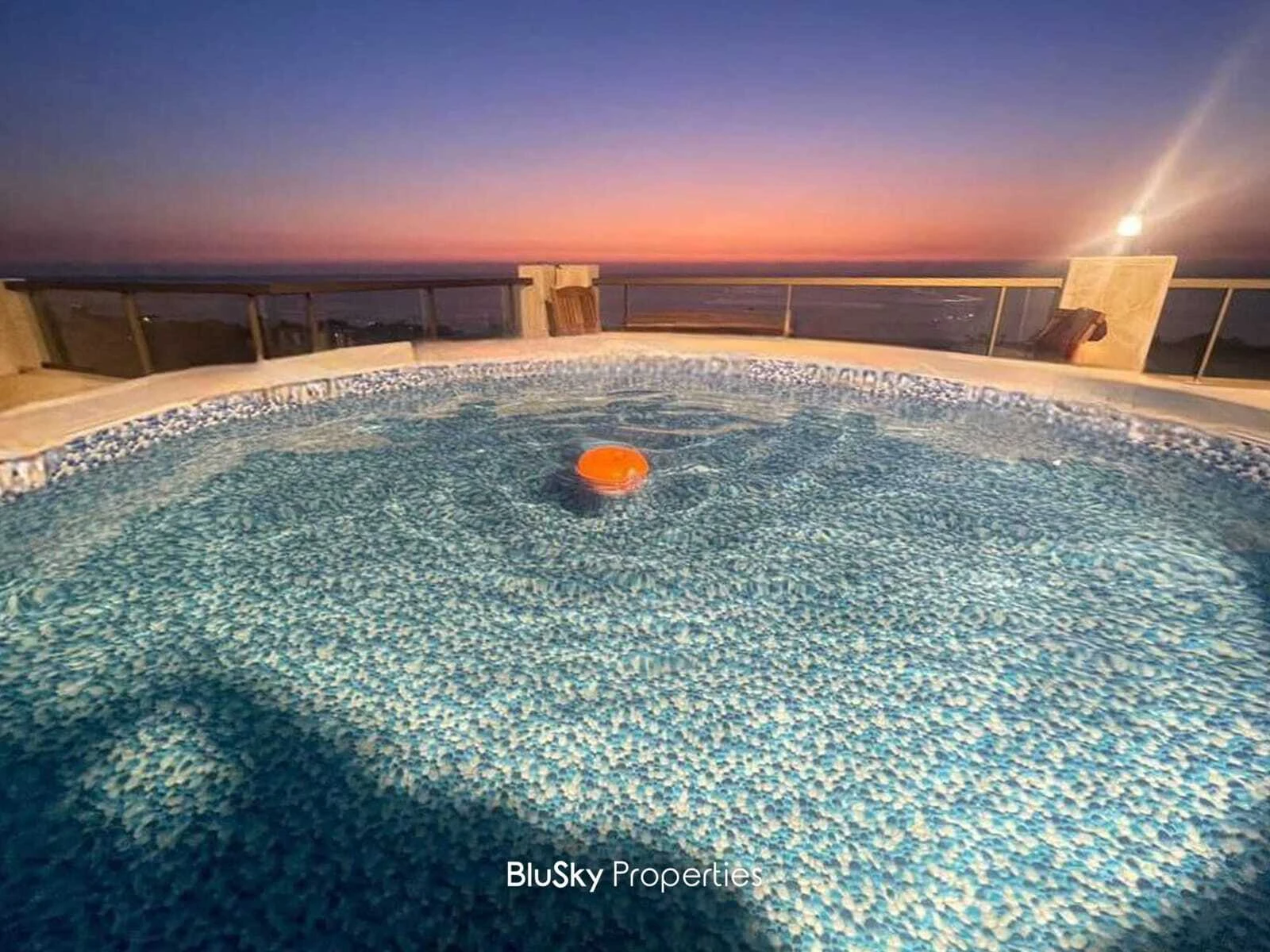 Duplex 225m² with Terrace for Sale in Bouar — الصورة 3