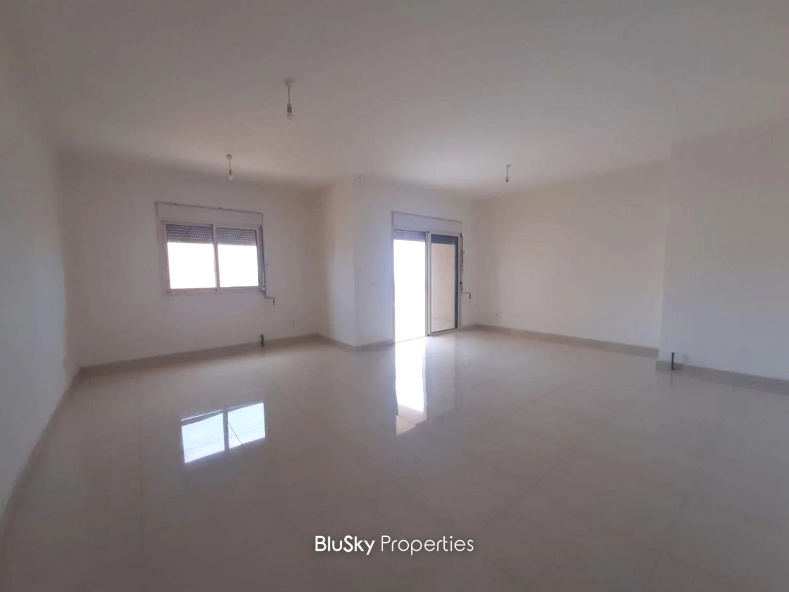 Duplex 330m² Sea View for Sale in Bouar