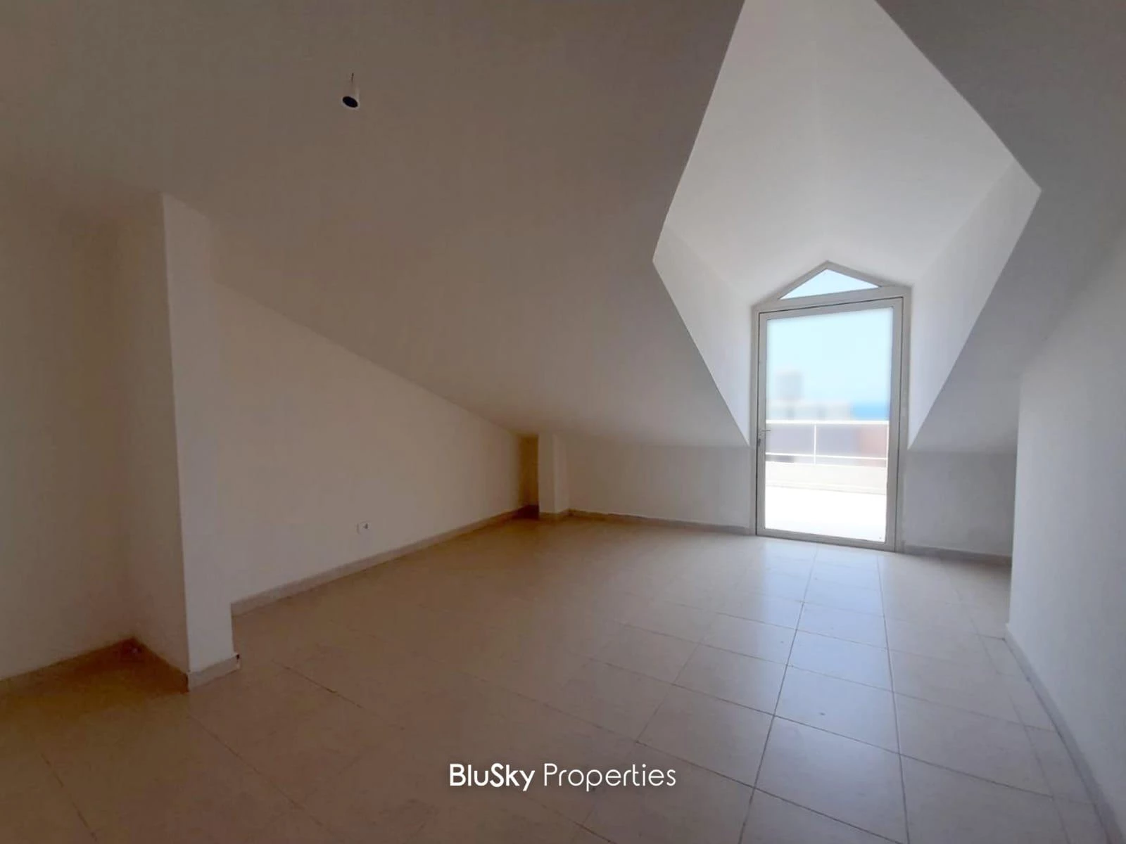 Duplex 330m² Sea View for Sale in Bouar — الصورة 4