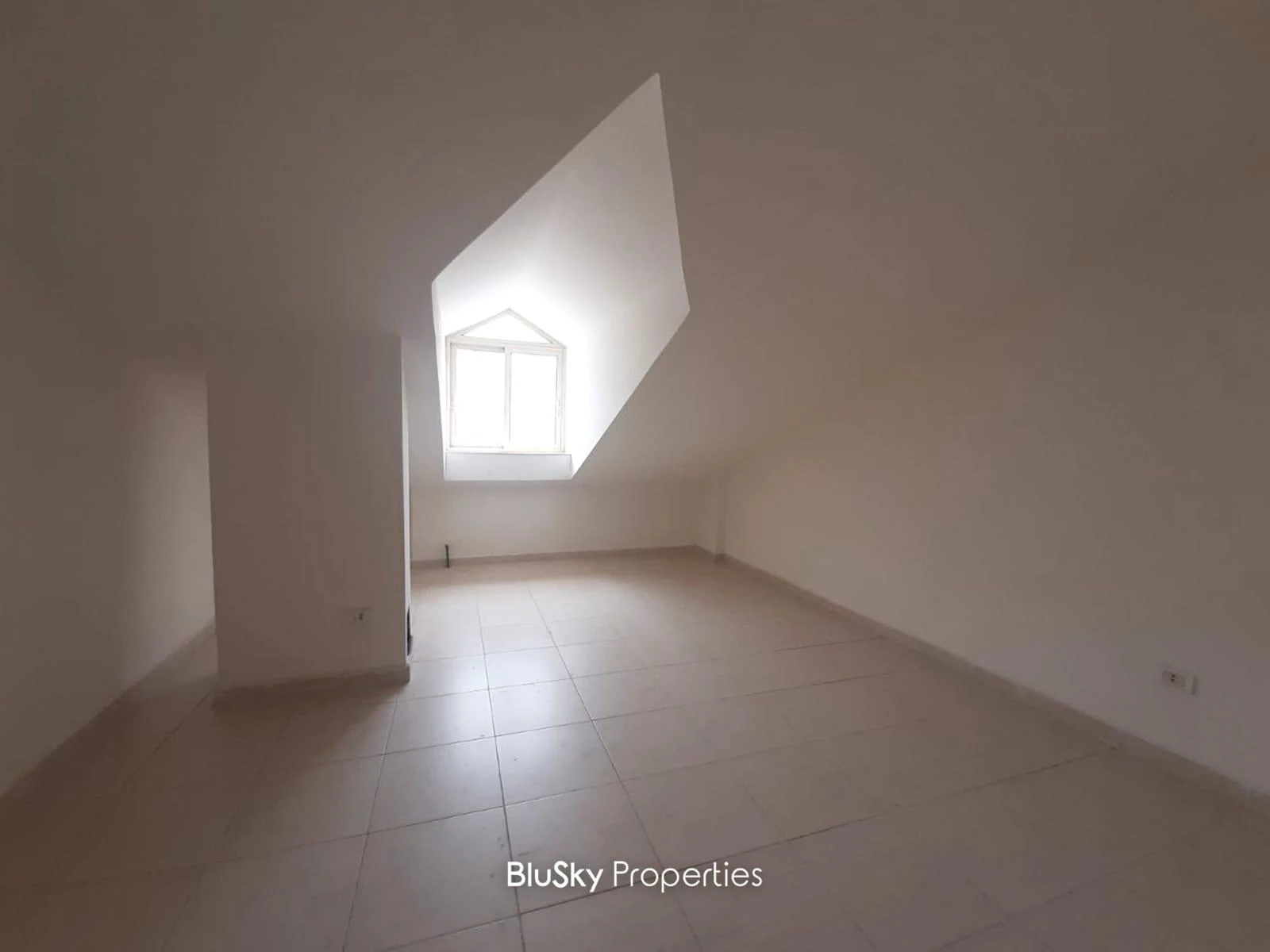 Duplex 330m² Sea View for Sale in Bouar — الصورة 5