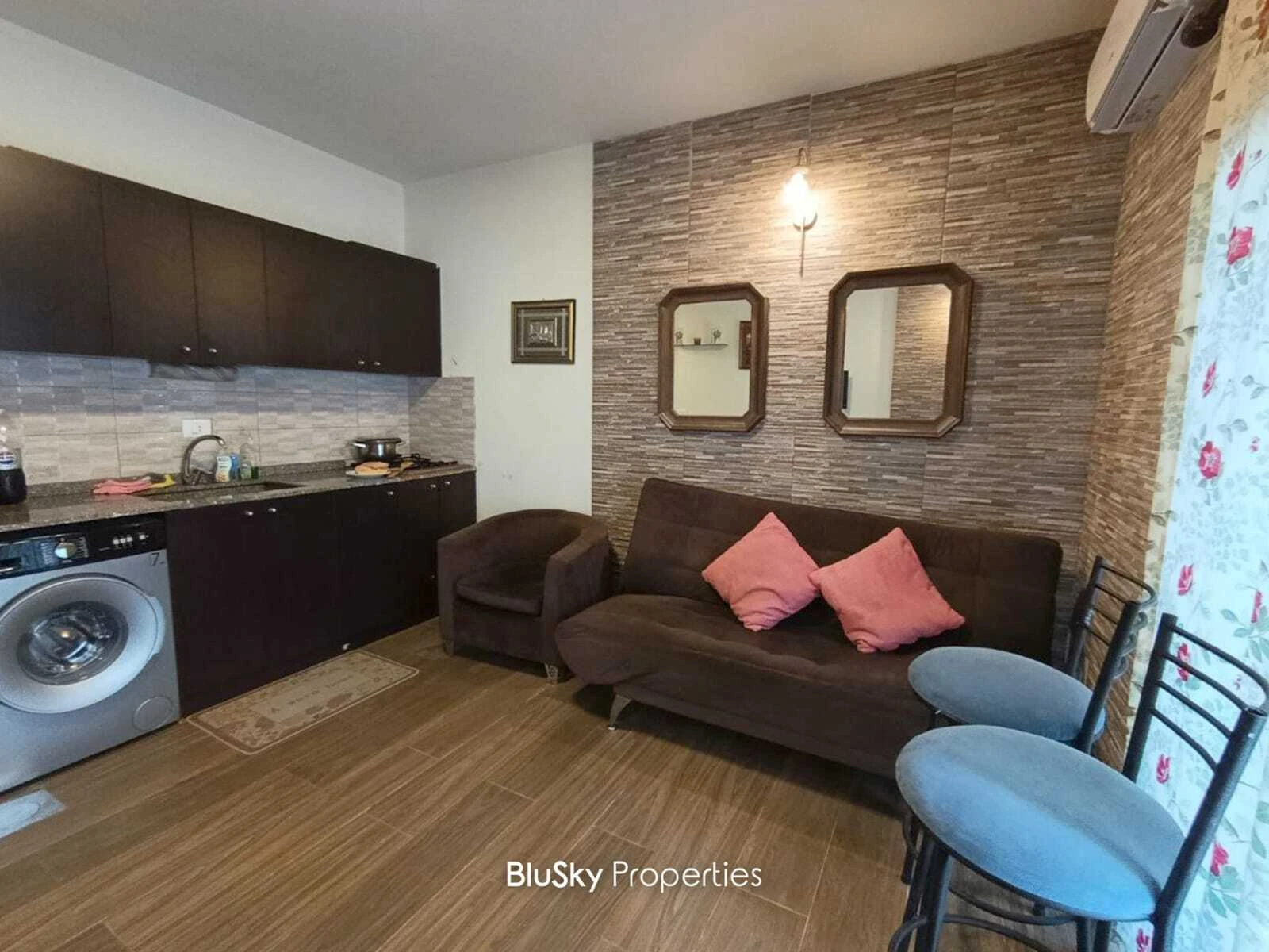 Apartment 70m² for Rent in Bouar — photo 3