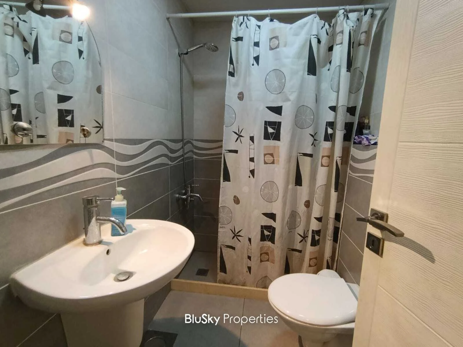 Apartment 70m² for Rent in Bouar — photo 5