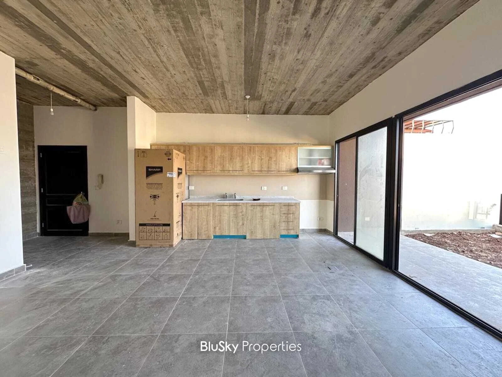 Apartment 97m² Garden for Rent in Bouar