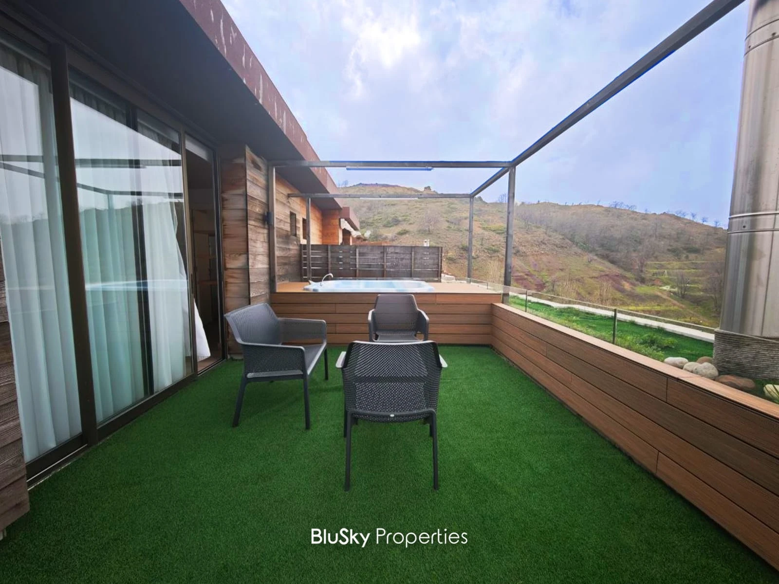 Chalet 140m² with Terrace for Rent in Bqaatouta — photo 1