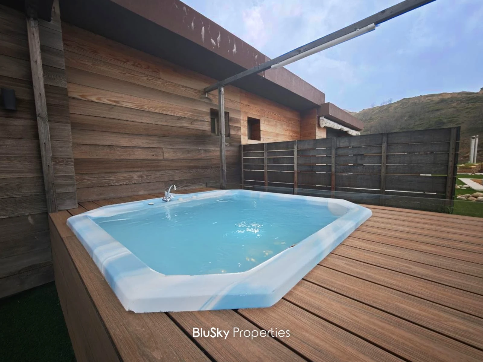 Chalet 140m² with Terrace for Rent in Bqaatouta — photo 2