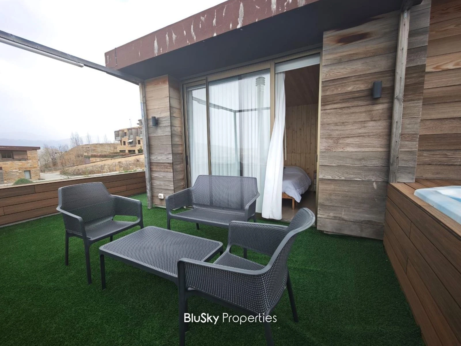 Chalet 140m² with Terrace for Rent in Bqaatouta — photo 3