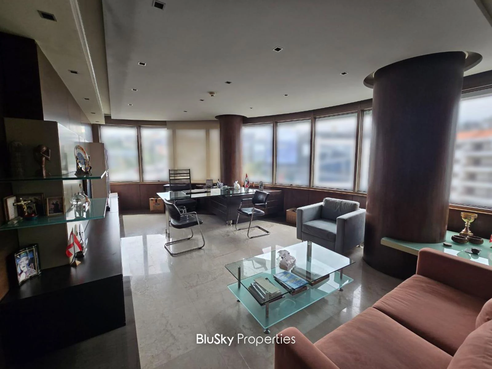 Office 450m² City View for Sale in Brazilia — photo 2