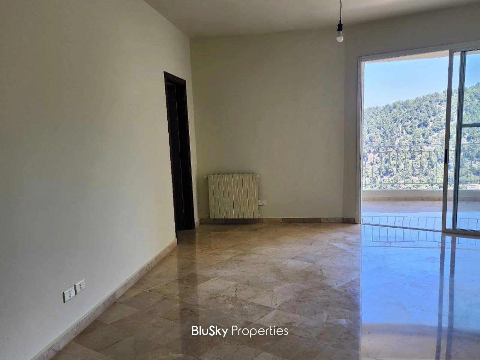 Apartment 100m² Balcony for Rent in Broumana