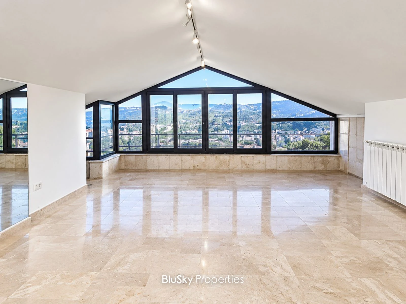 Apartment 130m² with Terrace for Rent in Broumana