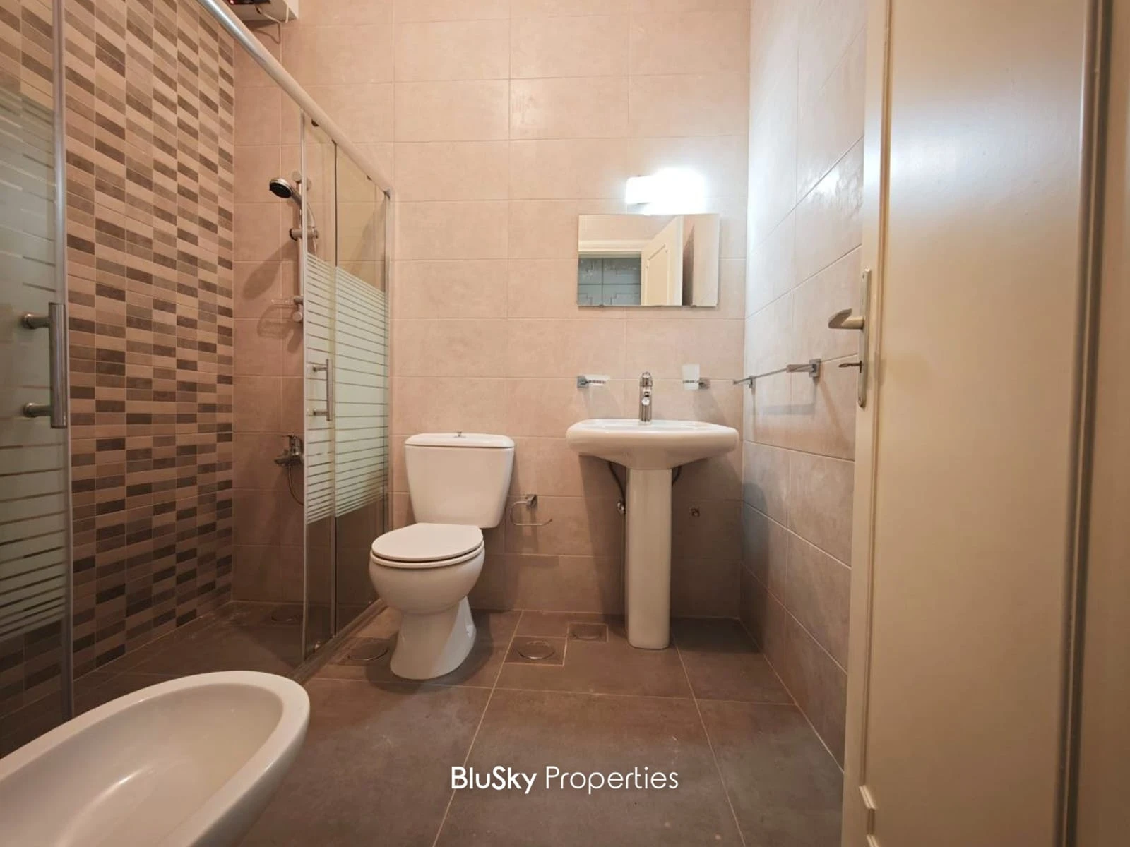 Apartment 160m² with Terrace for Sale in Broumana — الصورة 5