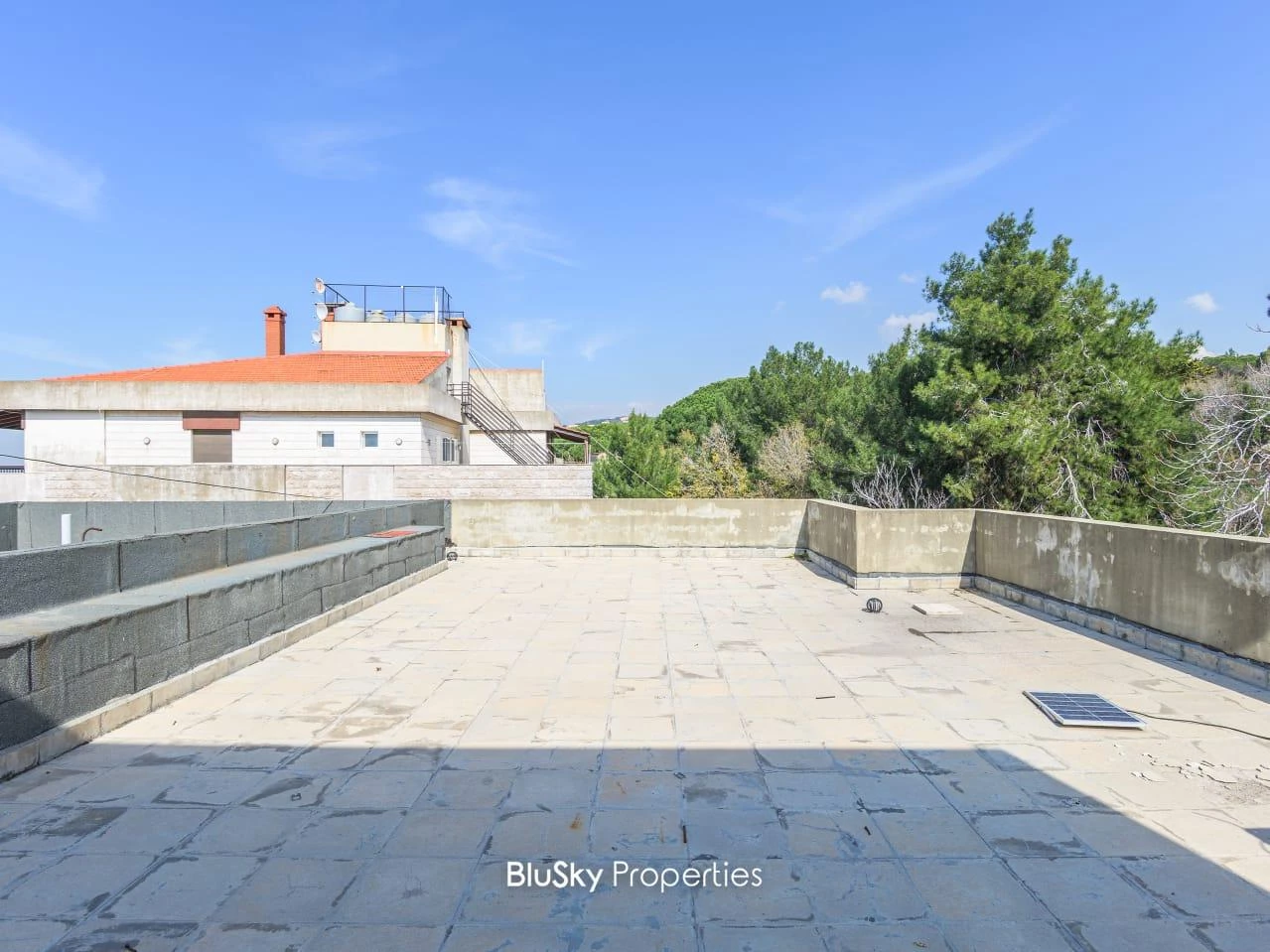 Apartment 200m² Balcony for Rent in Broumana — photo 5
