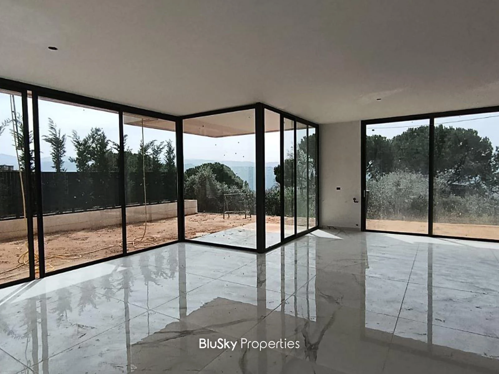 Apartment 200m² Terrace for Sale in Broumana