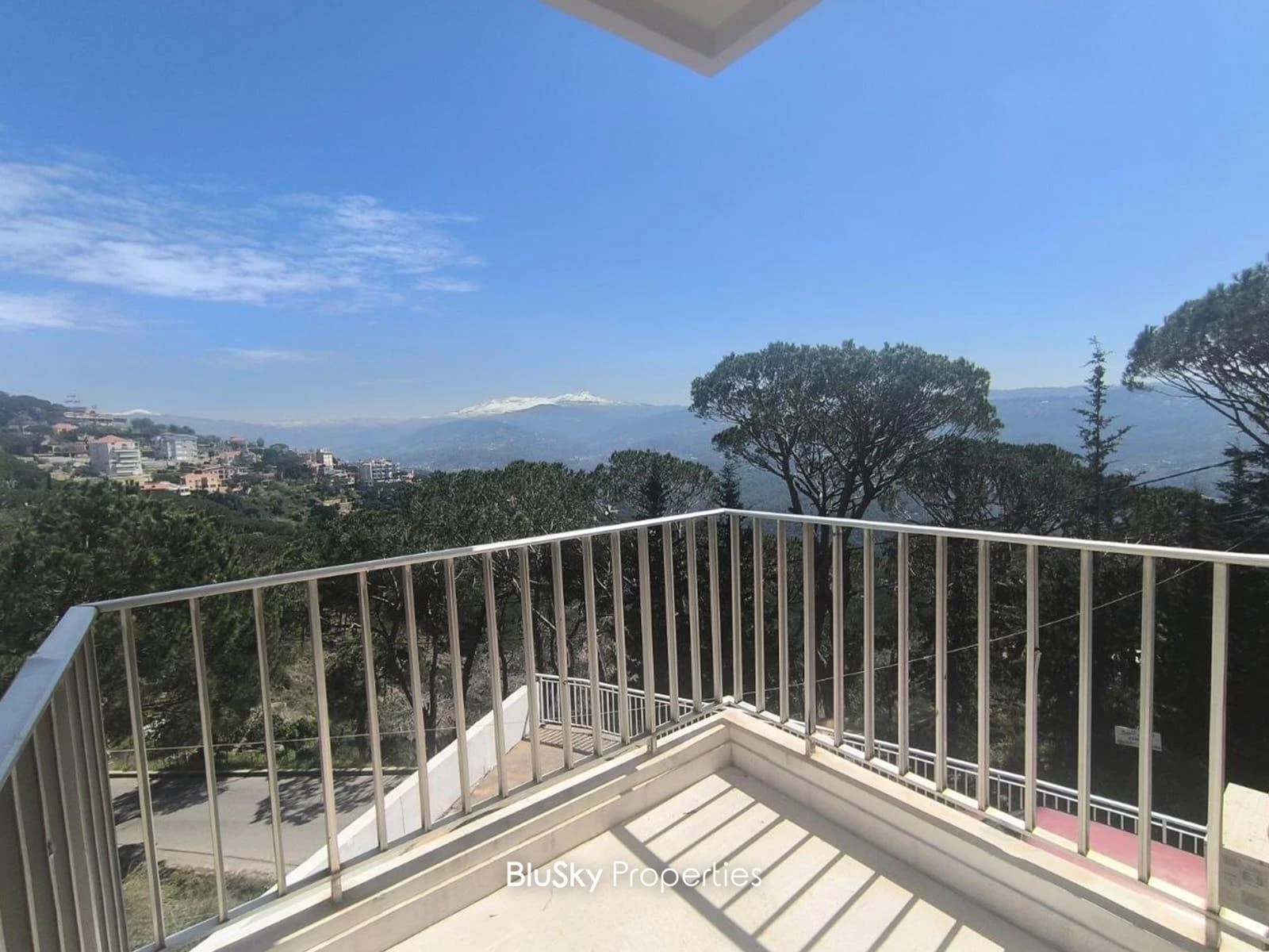 Apartment 220m² Balcony for Sale in Broumana — الصورة 4