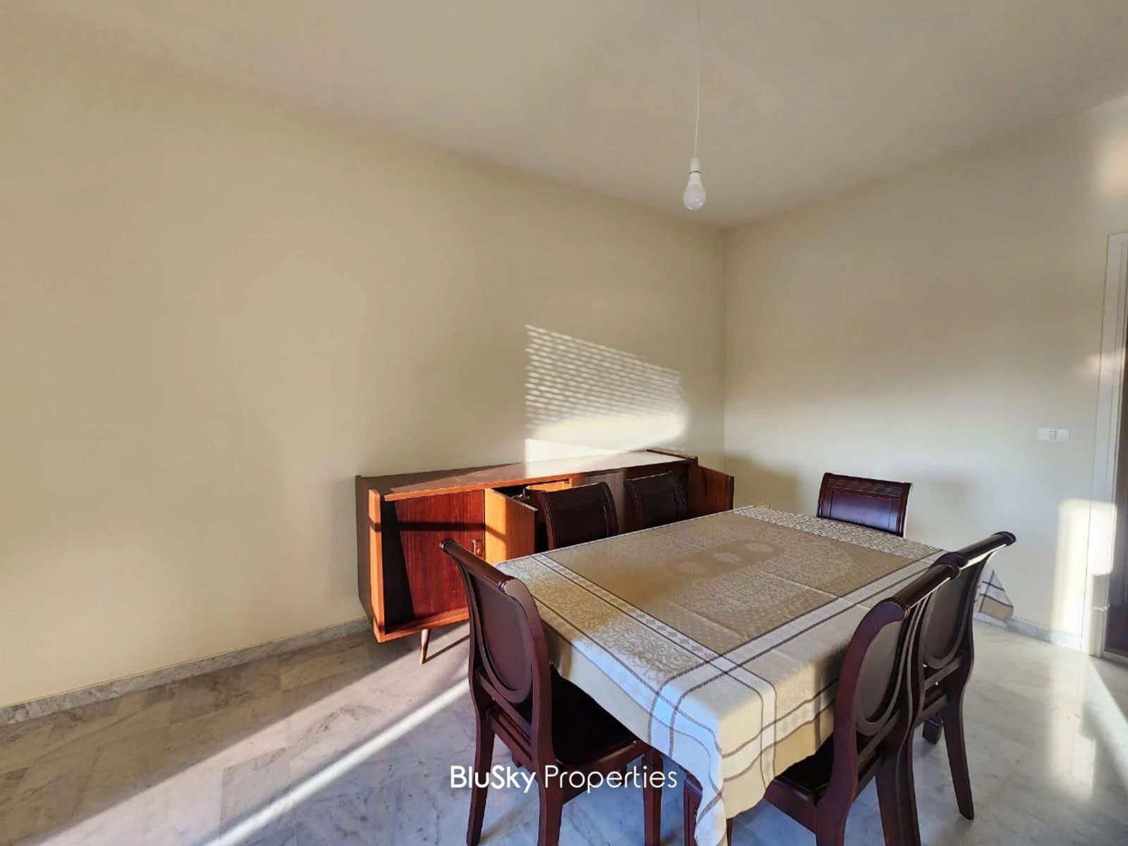 Apartment 240m² Terrace for Rent in Broumana — الصورة 3