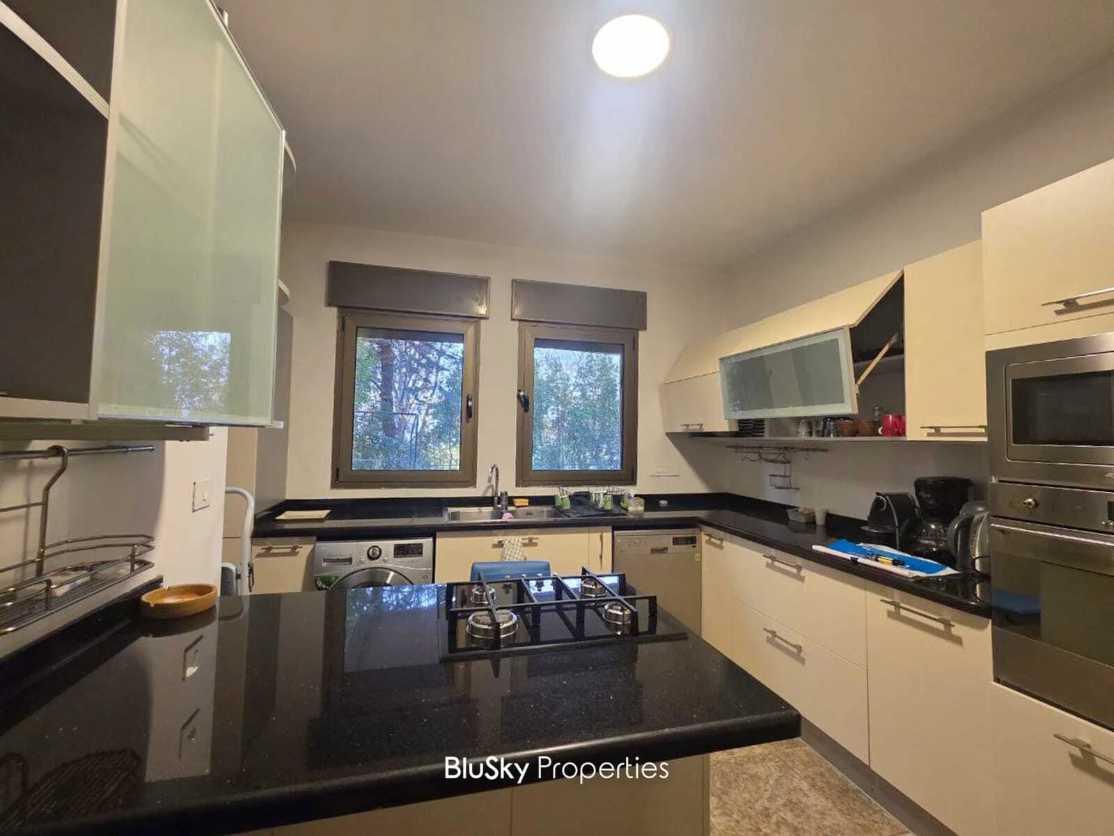 Duplex 240m² Terrace for Sale or Rent in Broumana — الصورة 5