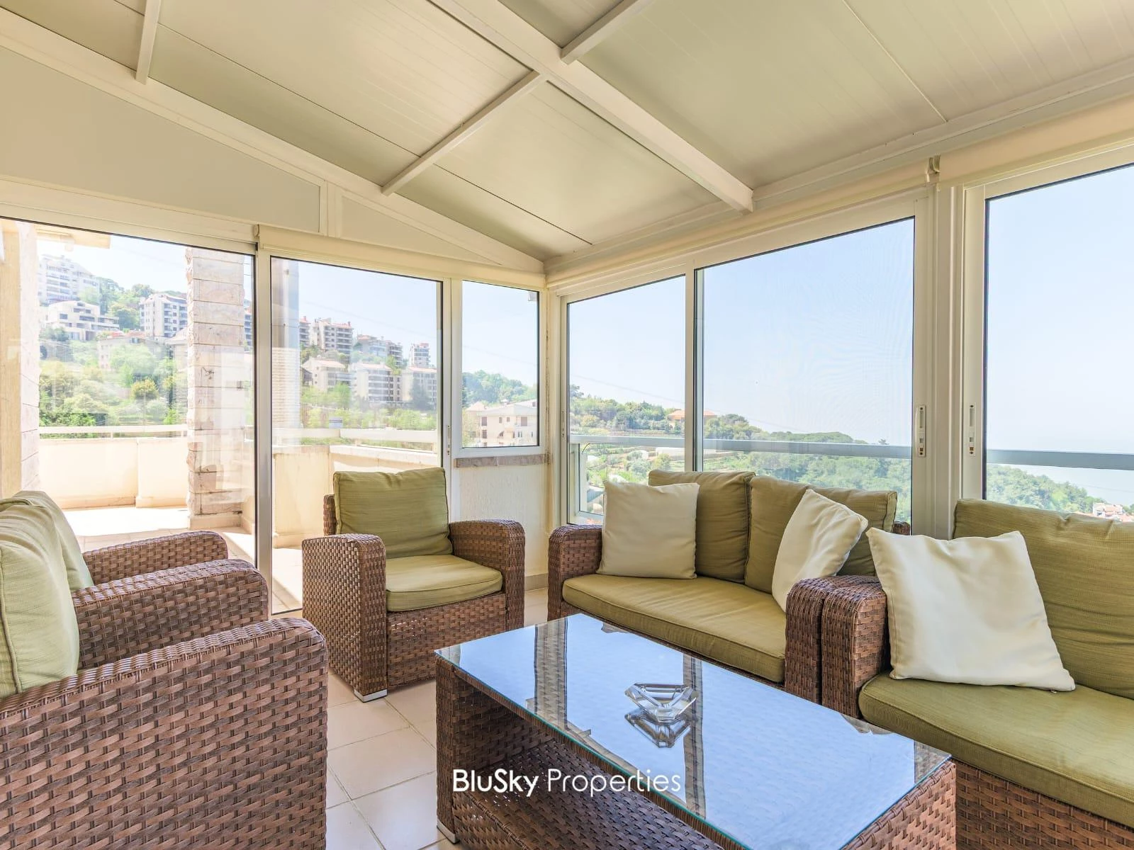 Apartment 250m² Terrace for Rent in Broumana — الصورة 3