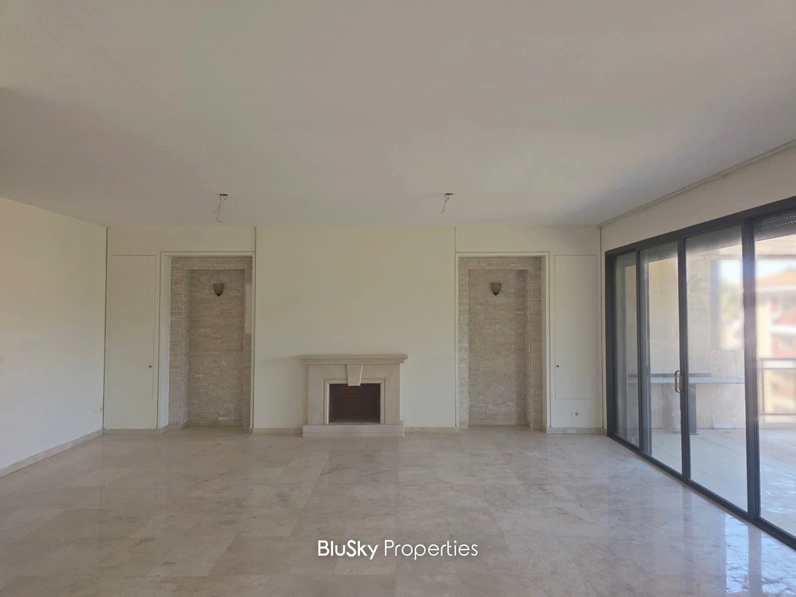 Apartment 264m² with Balcony for Sale in Broumana