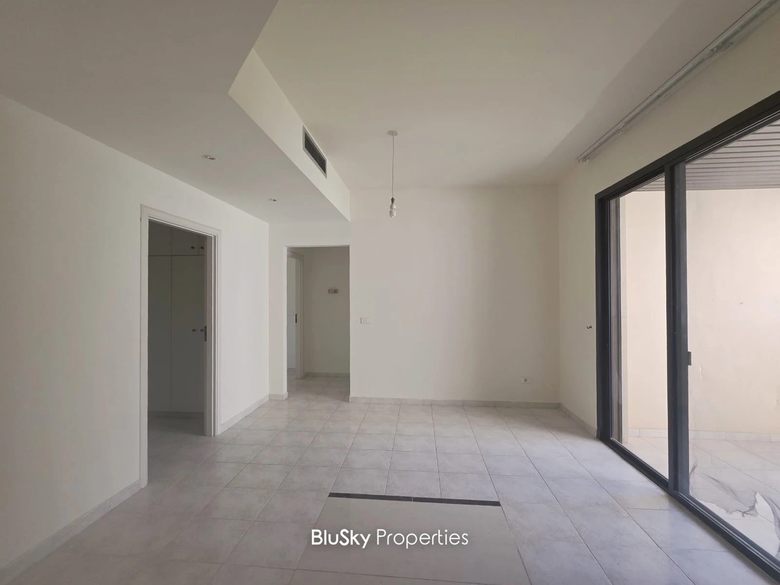 Apartment 264m² with Balcony for Sale in Broumana — photo 3