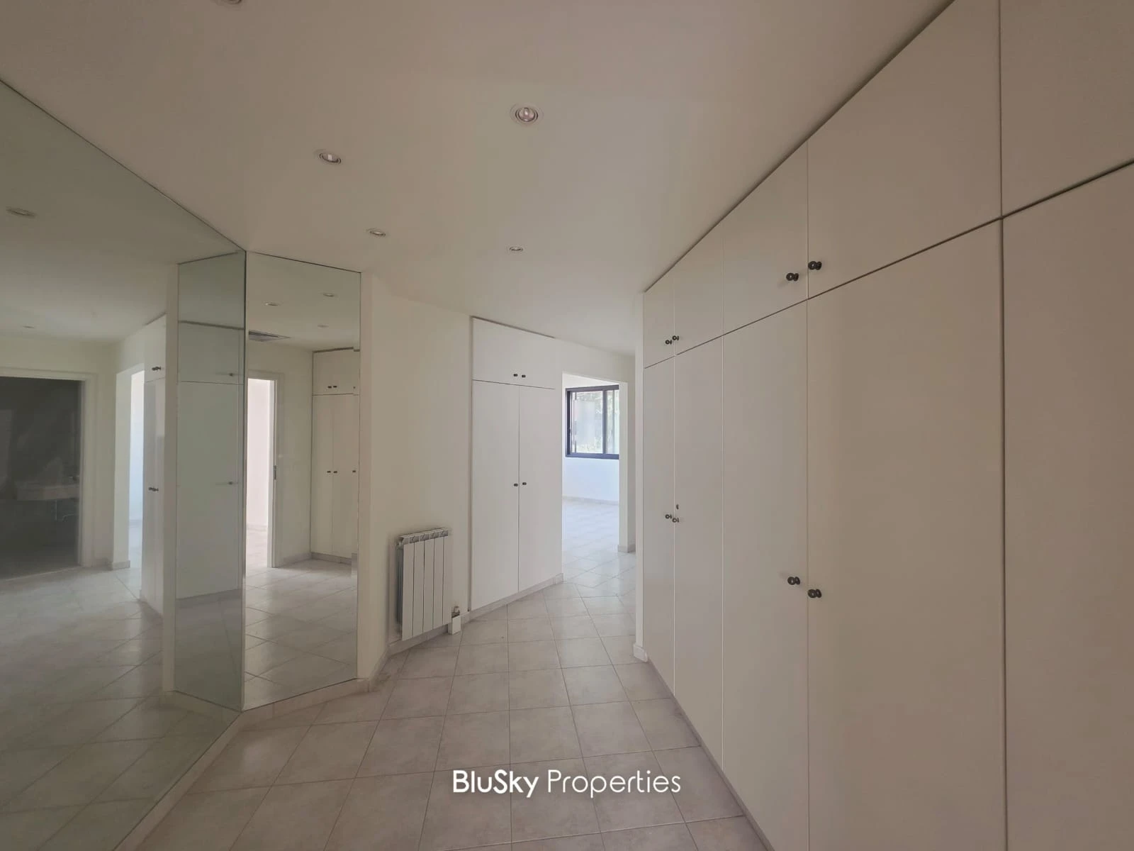 Apartment 264m² with Balcony for Sale in Broumana — photo 4