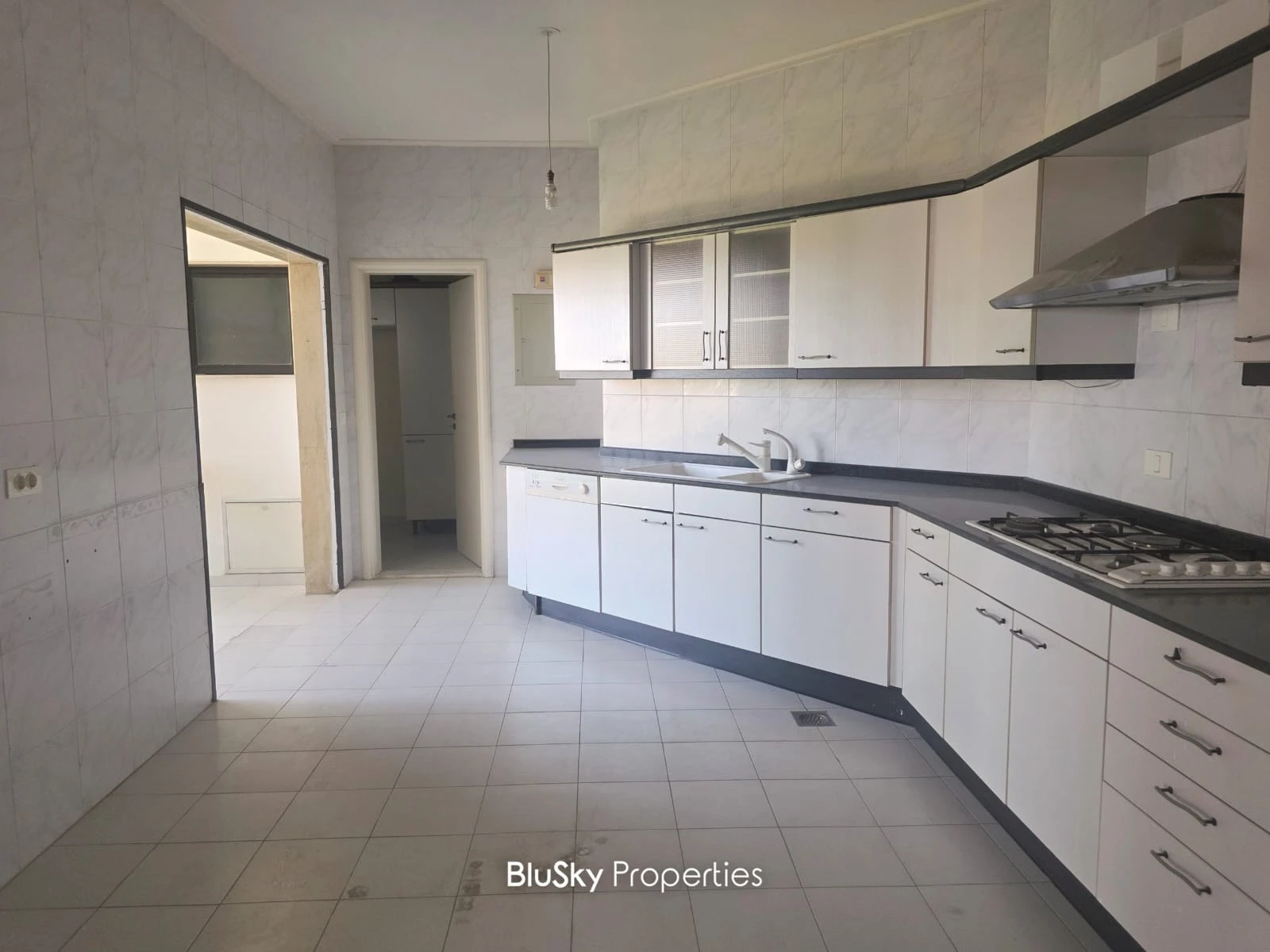 Apartment 264m² with Balcony for Sale in Broumana — photo 5