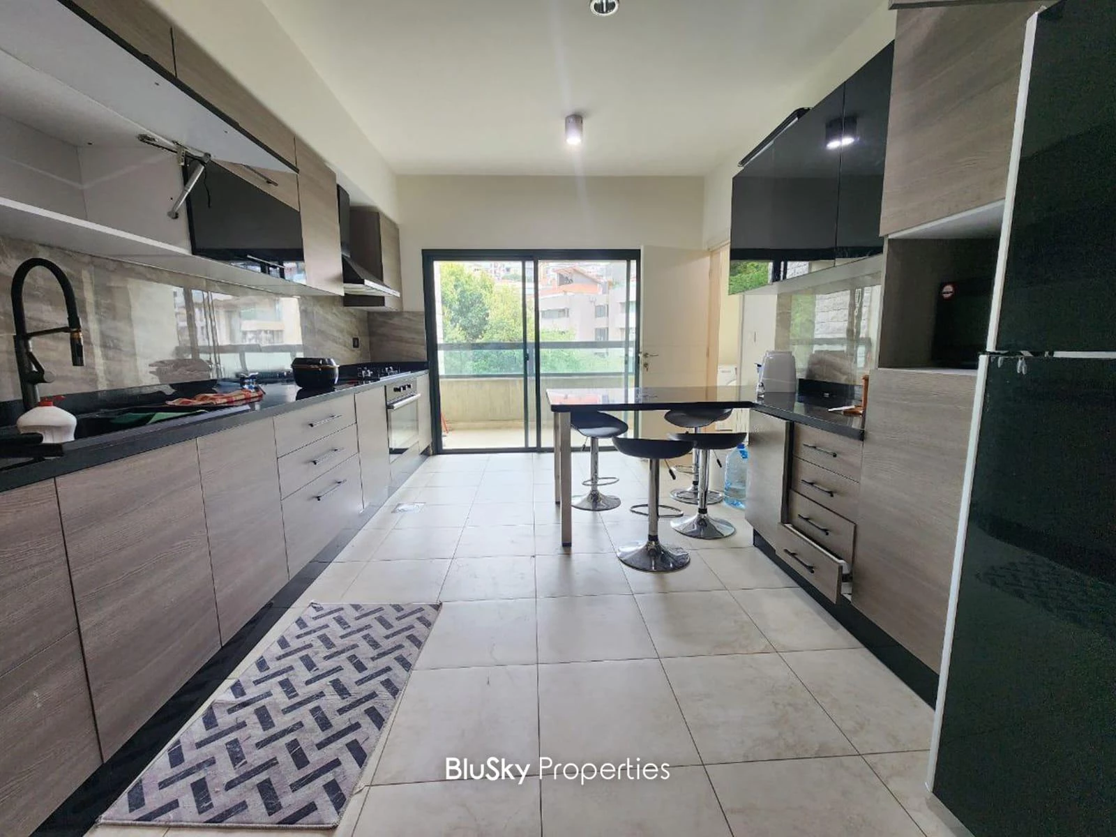 Apartment 275m² 3 Beds for Rent in Broumana — الصورة 4