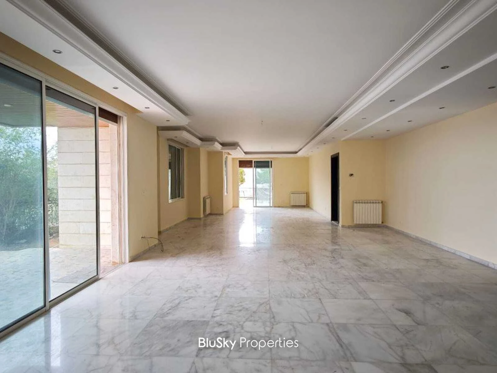 Apartment 350m² Garden for Rent in Broumana