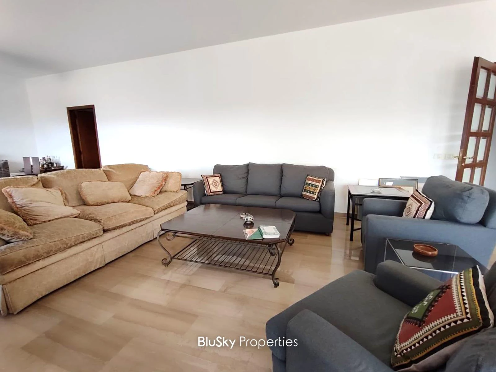 Duplex 350m² Balcony for Sale in Broumana — الصورة 3