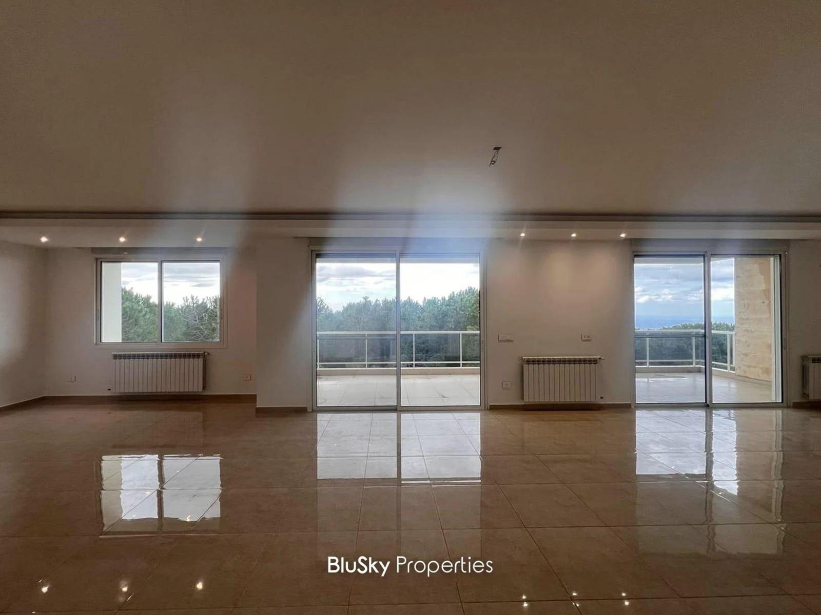 Apartment 400m² Balcony for Rent in Broumana — الصورة 2