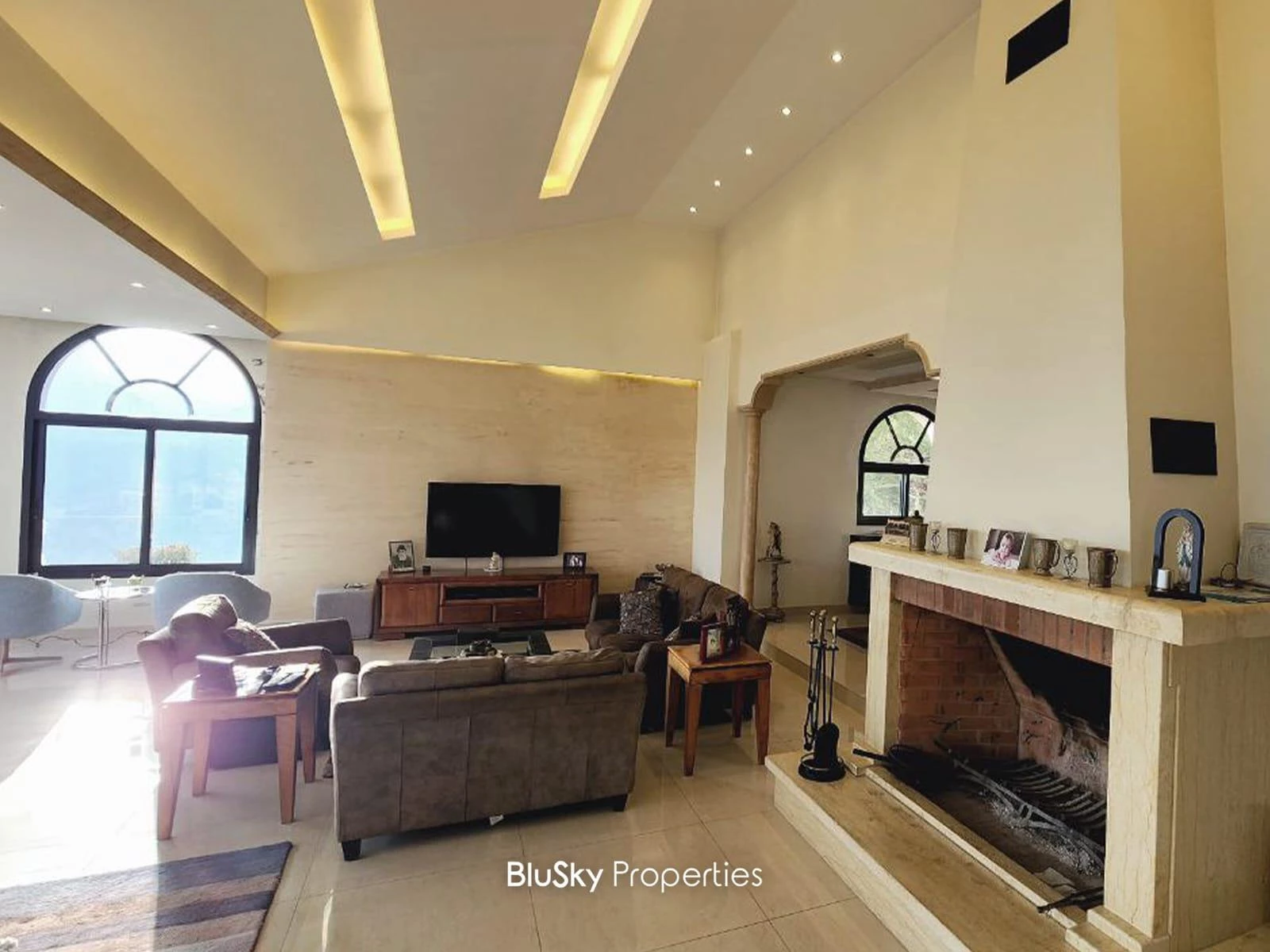 Apartment 400m² Mountain View for Sale in Broumana — الصورة 3