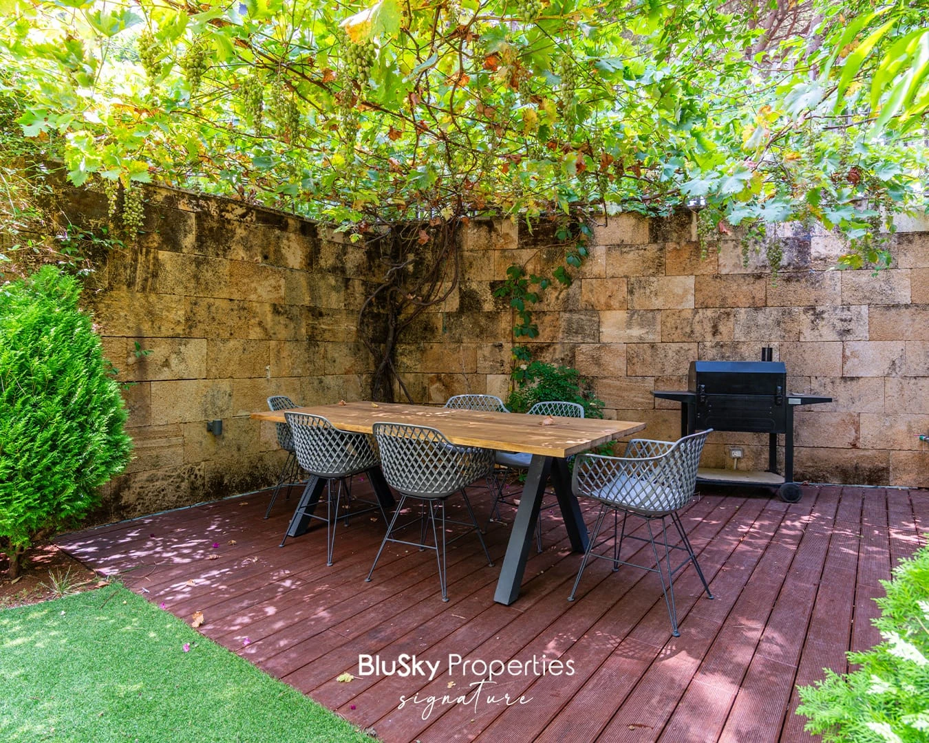 Townhouse 408m² with Garden for Sale in Broumana — الصورة 2