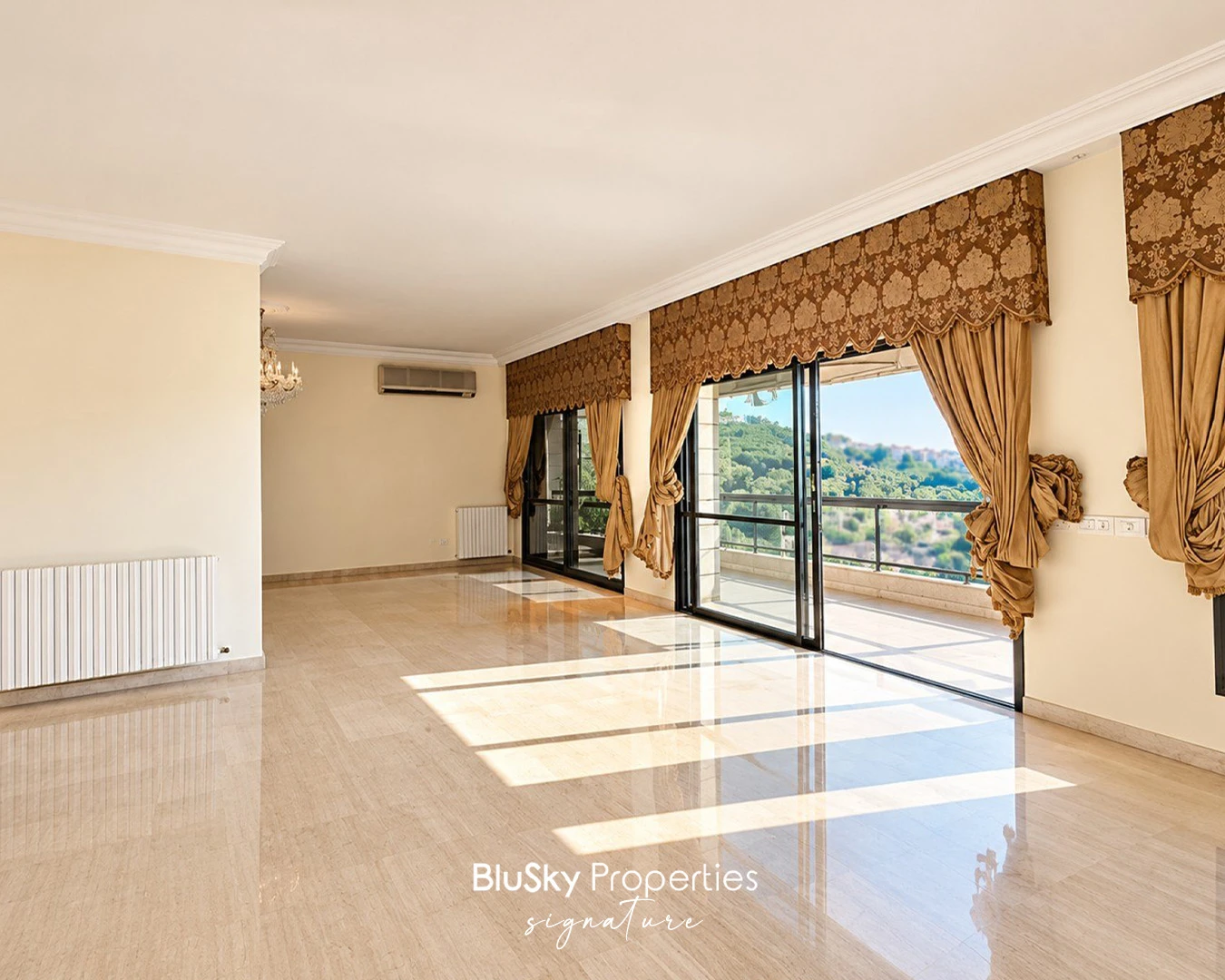 Duplex 450m² with Sea View for Sale in Broumana