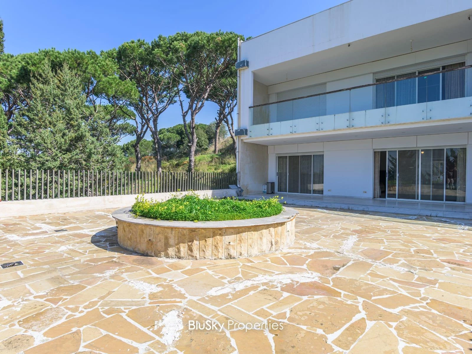 Villa 600m² Terrace for Sale in Broumana — الصورة 3