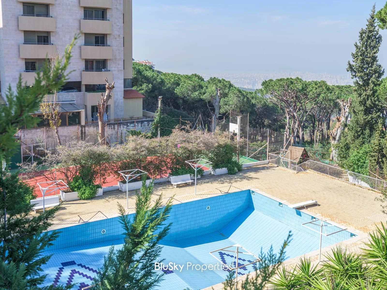 Villa 600m² Terrace for Sale in Broumana — الصورة 4
