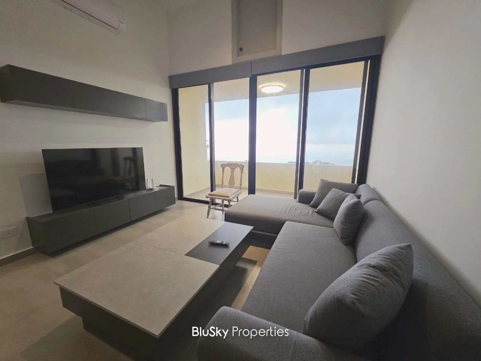 Apartment 70m² with Balcony for Rent in Broumana